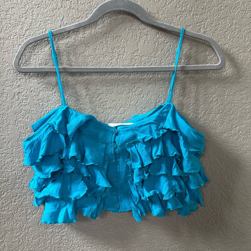 American Threads ruffle crop top
Size small